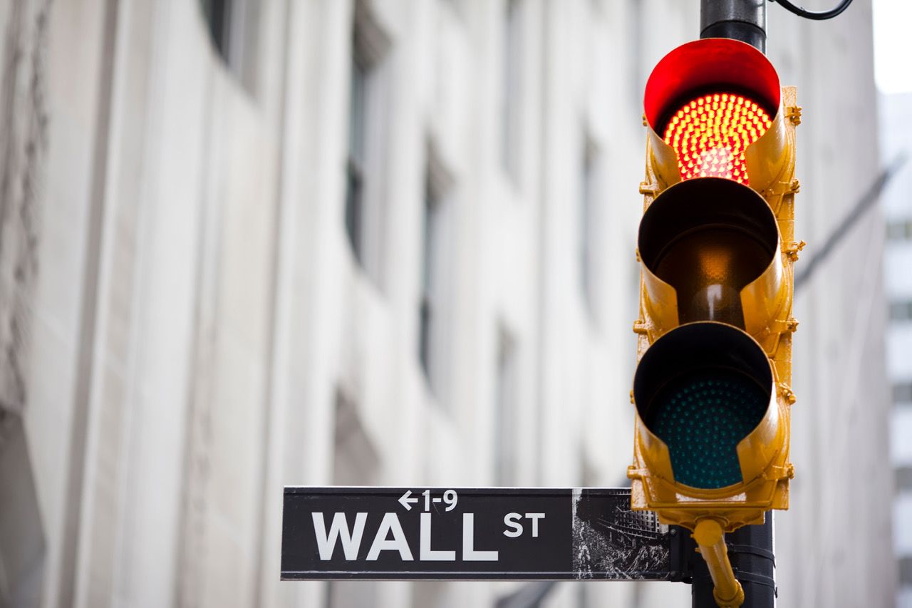 Wall Street ai massimi storici: segnale di forza o campanello d’allarme?